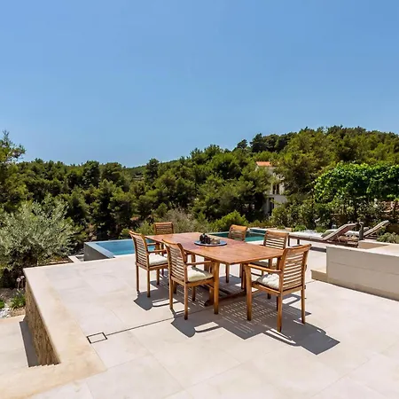 Traditional Brac 3 Bedrooms Turquoise Waterfront Close To Phenomenal Sea Views Selca (Brac)