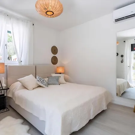 别墅 Traditional Brac 3 Bedrooms Turquoise Waterfront Close To Phenomenal Sea Views *