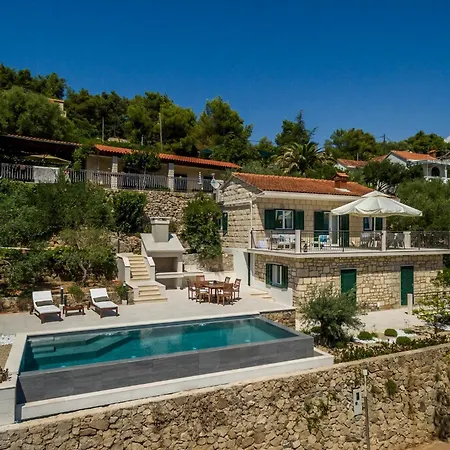 Traditional Brac 3 Bedrooms Turquoise Waterfront Close To Phenomenal Sea Views Selca (Brac)