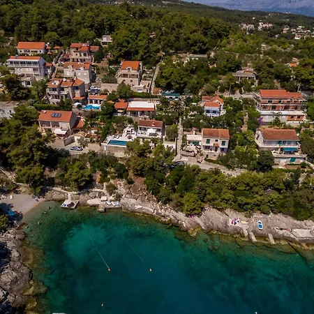 别墅 Traditional Brac 3 Bedrooms Turquoise Waterfront Close To Phenomenal Sea Views *