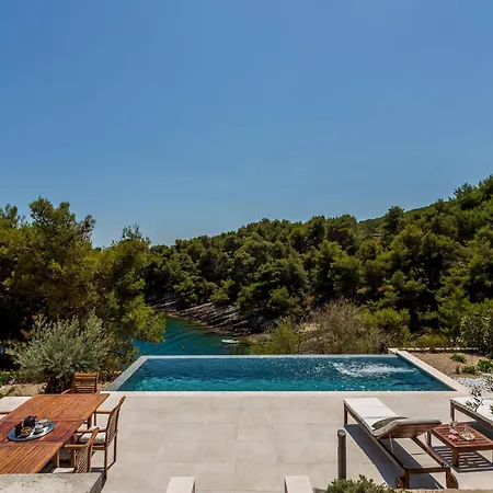 别墅 Traditional Brac 3 Bedrooms Turquoise Waterfront Close To Phenomenal Sea Views Selca (Brac)